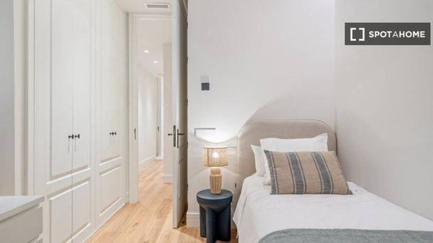 4 room luxury Apartment for rent in Madrid, Autonomous Region of Madrid - Photo 1