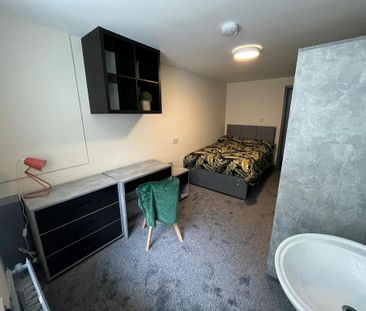 9 bedroom private hall to rent - Photo 5