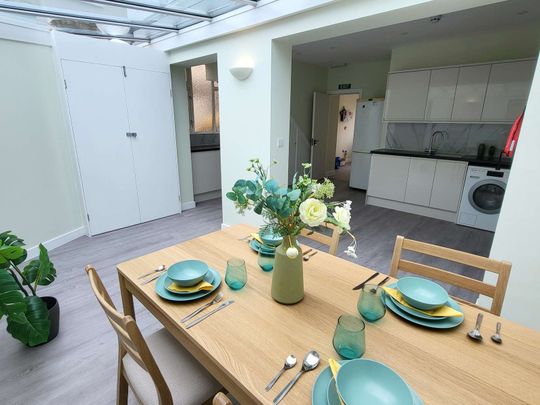 The Drive Room 3 - Photo 1