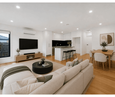Charming House in Roxburgh Park !!! - Photo 1