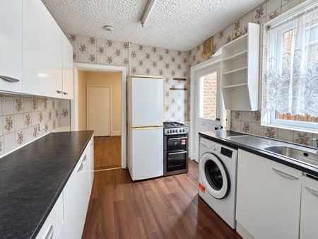 4 Bed Semi-Detached House, St James's Road, CR0 - Photo 5