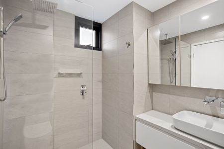 Spacious Modern Apartment in great Inner City Location - Photo 5