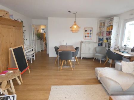 Moderne 4-Zimmer-Dachgeschoss-Wohnung mit Einbauküche und Aufzug im Haus - Photo 4