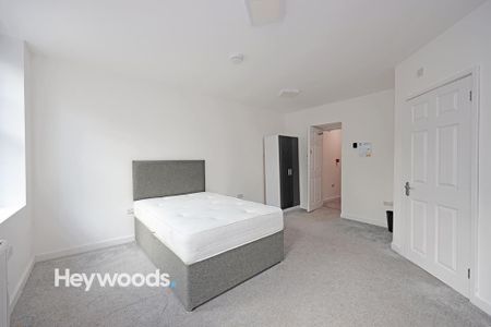 4 bedroom house of multiple occupation to rent - Photo 2