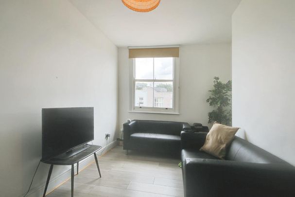 3 bedroom flat to rent - Photo 1