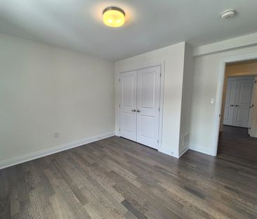 For Lease - 3284 Mariner Pass, Oakville, Ontario - Photo 3