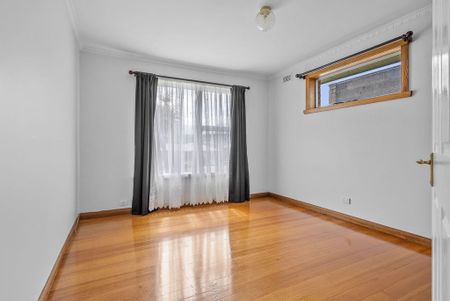 Spacious 3-Bedroom Home in Quiet Norwood Court - Photo 3