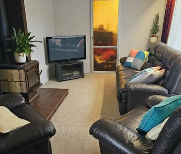 Tidy 3 bedroom in Tamatea - Photo 2