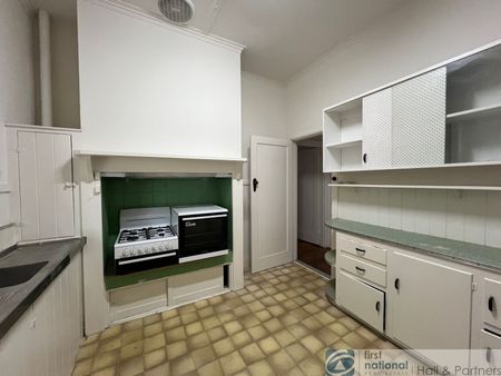 5 Sleeth Avenue, Dandenong - Photo 2