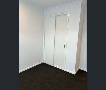 3 bedroom townhouse in quiet pocket of Albion - Photo 5