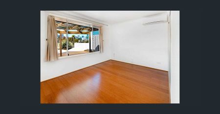 Waterfront house in Broadbeach Water - Photo 4