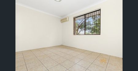 "Conveniently Located Townhouse" - Photo 4