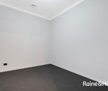 Brand new Family Home in Cranbourne East - $600/week - Photo 3