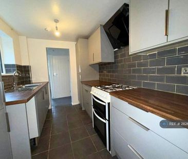 3 bedroom terraced house to rent - Photo 6
