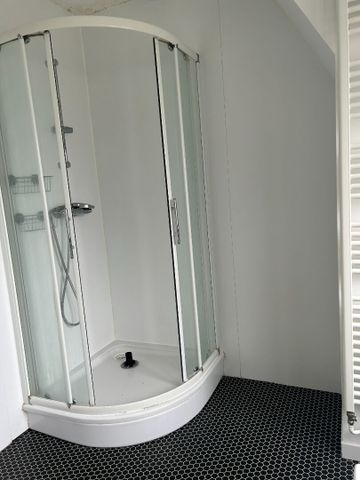 Location Appartement 4 pièces 97m² MONT ST AIGNAN 76130 - Photo 4