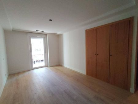 3 room luxury Flat for rent in Madrid, Spain - Photo 4
