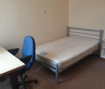 4 bedroom end of terrace house to rent - Photo 6