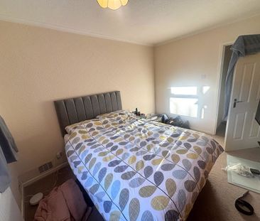 2 bedroom semi-detached bungalow to let - Photo 2