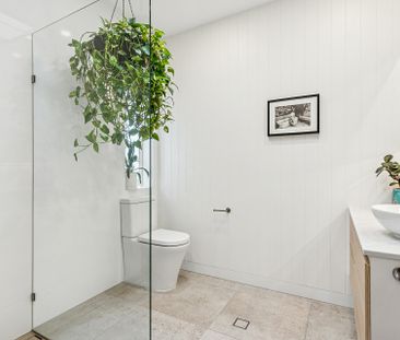 An entertainers dream with a tropical oasis and a pool! - Photo 2