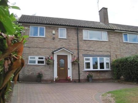 4 bedroom semi-detached house to rent - Photo 5