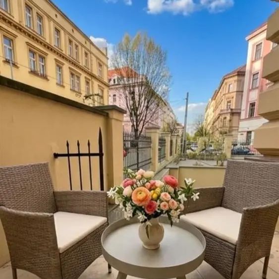 Plně vybaveny apartmán s terasou na Vinohradech, 38 m - Photo 1