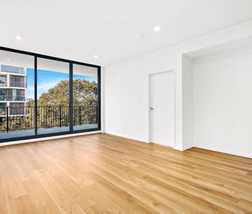 Spacious Apartment in Ideal Location - Photo 3