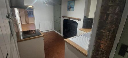 2 bedroom cottage to rent - Photo 2