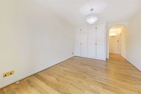 A bright and spacious , newly redecorated 2 bedroom, 2 bathroom apartment with parking and concierge. - Photo 5