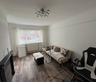 PETERBOROUGH - Photo 6