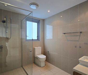 Security two-bedroom apartment with magnificent views - Photo 1