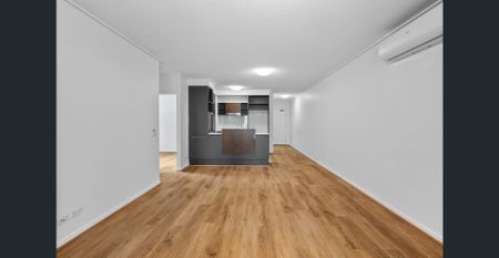 Spacious Refreshed Apartment in the Heart of Fortitude Valley - Photo 3