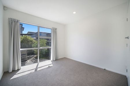 Freshly renovated cute 2 bed Unit - Photo 2