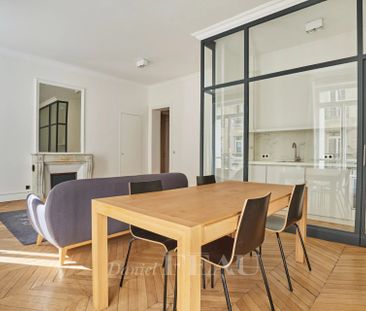 Tout savoir sur cet appartement dans le quartier Triangle d'Or, à Paris 8ème - Photo 3