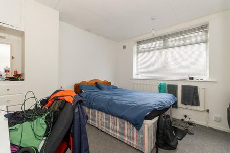 6 bedroom detached house to rent - Photo 4