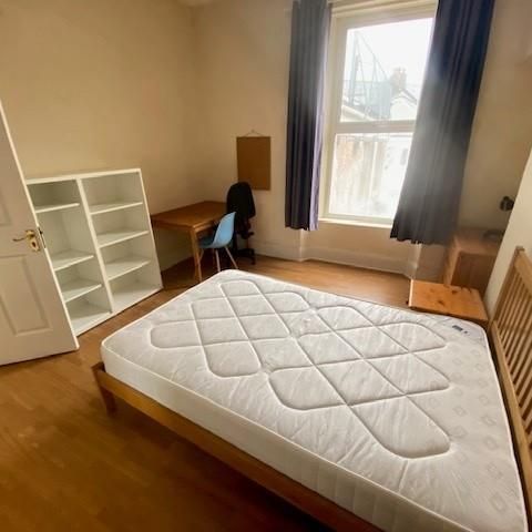 6 bedroom terraced house to rent - Photo 1