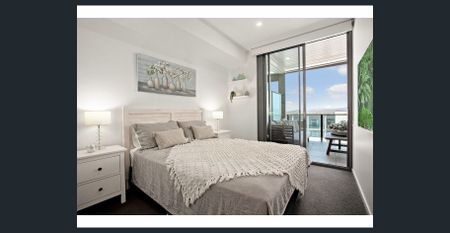 TOP FLOOR STUNNING WATERS EDGE APARTMENT WITH UNPARALLELLED VIEWS - Photo 2