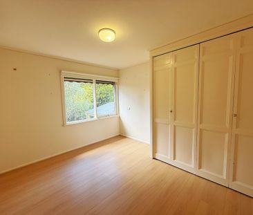 Family-Friendly Comfort in a Premium School just Zone(Vermont Prima... - Photo 2