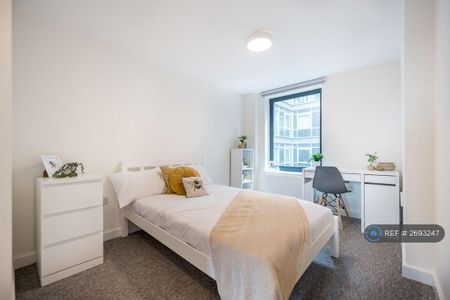 5 bedroom flat to rent - Photo 4