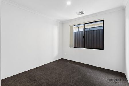 5 bedroom home in Quiet Coastal Pocket - Photo 3