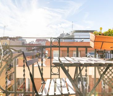 Carrer de Galileu, Barcelona, Catalonia 08014 - Photo 2