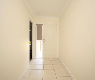 Fully Air Conditioned - Large Patio and Backyard with Rear Access - Photo 5