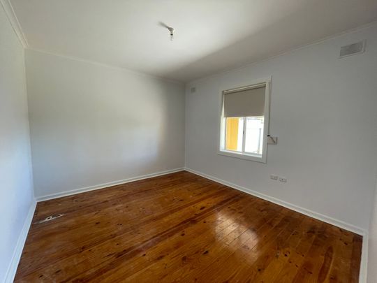 Neat and tidy, renovated home! - Photo 1