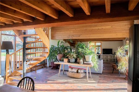 A beautifully presented 4-bedroom barn conversion with gated entrance and generous accommodation - Photo 5