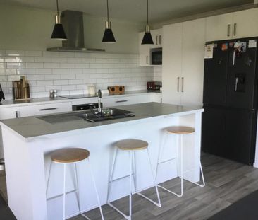 Modern family home - Photo 5