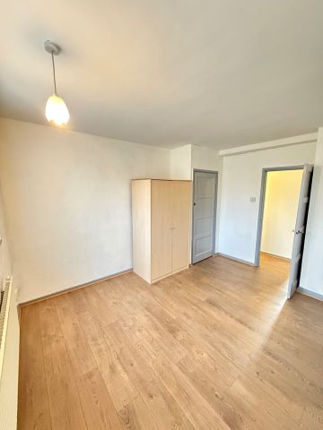 1 Bed Flat, Longbridge Road, IG11 - Photo 2