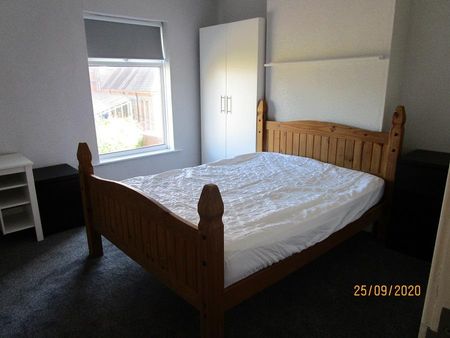 3 bedroom terraced house to rent - Photo 3