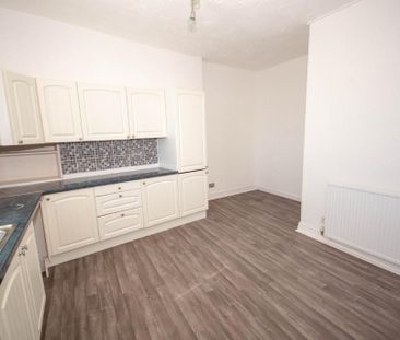 4 bedroom flat to rent - Photo 5