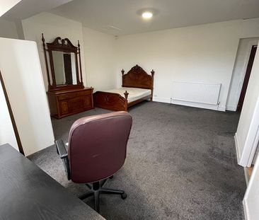 Room in a Shared House, Beresford Road, M13 - Photo 1