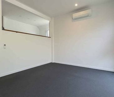 Modern Three-Storey Townhouse with Garage Parking on The Terrace - Photo 2