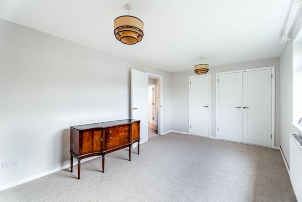 Available unfurnished now - Photo 1